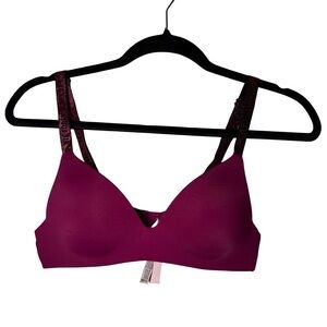 Victoria’s Secret t-shirt lightly lined wireless bra